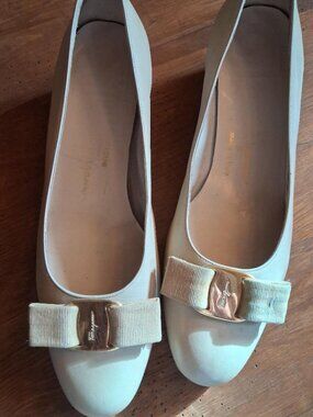 Salvatore Ferragamo Vera pump in beige. Made in Italy. Size 8.5B